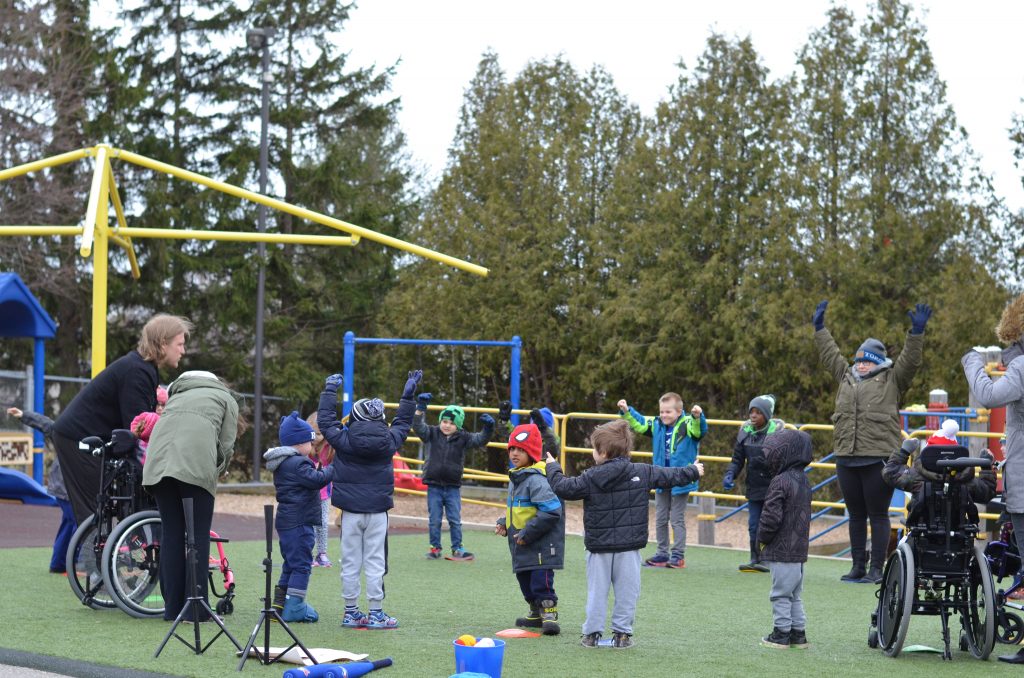 Grandview Kids Therapeutic Recreation outdoor play group.